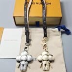 路易威登（Louis Vuitton）四叶草公仔镶钻钥匙扣挂饰 - 图片 4