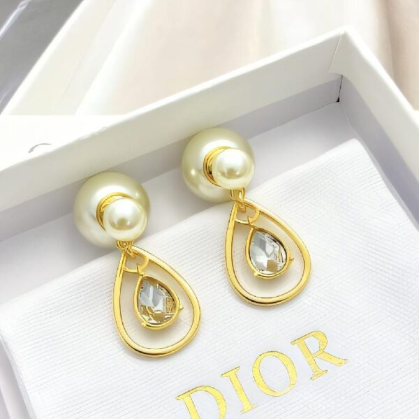 迪奥双球珍珠镂空水滴钻石耳环