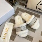 迪奥 Dior Christal Dior 系列毛绒穆勒拖鞋（白灰配色款）