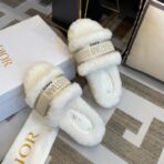 迪奥 Dior Christal Dior 系列毛绒穆勒拖鞋（白浅金配色款） - Image 4