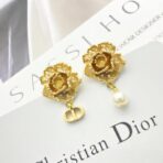 迪奥金色牡丹花不对称CD珍珠耳钉 - 图片 2