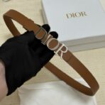 迪奥（Dior）红褐色小牛皮金色金属 DIOR 字母扣细腰带 - Image 4