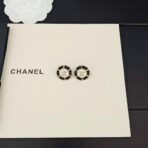 香奈儿 黑皮圆形珍珠耳钉 - Image 4