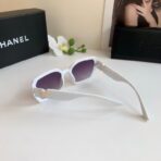 香奈儿（CHANEL）Eyewear 系列白色醋酸纤维双 C 镶饰渐变紫镜片方形太阳镜 - Imagem 3