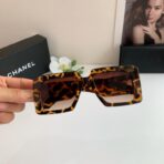 香奈儿（CHANEL）Square 系列双 C 标识花棕色方形太阳镜 - Imagem 3