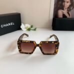 香奈儿（CHANEL）Square 系列双 C 标识花棕色方形太阳镜