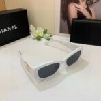 香奈儿（CHANEL）Square 系列白色醋酸纤维双 C 金属标识方形太阳镜 - Imagem 2