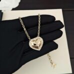 香奈儿（CHANEL）Vintage 系列心形双 C 镶钻项链