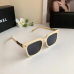 香奈儿（CHANEL）金属双 C 装饰方形太阳镜 淡黄色