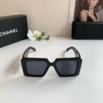 香奈儿（Chanel）方框双 C 金属标识太阳镜