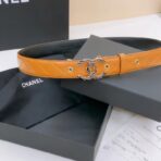 香奈儿（Chanel）棕色绗缝小牛皮金属装饰双 C 扣女士腰带