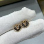 麒麟天然灰贝如意锁耳钉