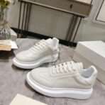 亚历山大・麦昆 Oversized 系列厚底休闲小白鞋（浅米色款） - 图片 4