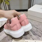 亚历山大麦昆 Oversized 系列粉色漆皮厚底休闲运动鞋 - Imagem 2