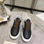 亚历山大麦昆 Oversized 系列黑色皮革棕色鞋带厚底休闲运动鞋