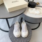 亚历山大・麦昆 Oversized 系列厚底休闲小白鞋（纯白色款）