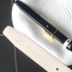 （Celine）白色小牛皮金色凯旋门扣双面女士腰带 - Imagem 4