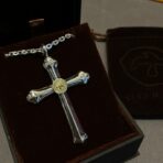 𝐆𝐨𝐫𝐨'𝐬高桥吾郎 平打飞鸟十字架项链 - Imagem 3