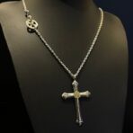 𝐆𝐨𝐫𝐨'𝐬高桥吾郎  蔷薇花十字架项链