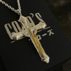 𝐆𝐨𝐫𝐨'𝐬高桥吾郎  金羽毛十字架项链