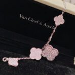 𝐕𝐚𝐧 𝐂𝐥𝐞𝐞𝐟 & 𝐀𝐫𝐩𝐞𝐥𝐬 梵克雅宝•𝐌𝐚𝐠𝐢𝐜 𝐀𝐥𝐡𝐬𝐦𝐛𝐫𝐚不规则图案四叶草5花手链 - 图片 2