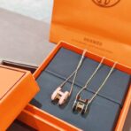 𝗛𝗲𝗿𝗺𝗲𝘀‘经典𝐇字母𝐏𝐨𝐏'𝐇珐琅系列项链 - 图片 3