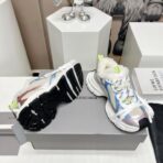 Balenciaga 3XL Shearling-Lined Extreme Lace Sneaker（巴黎世家 3XL 系列 “毛绒内衬极致鞋带” 款运动鞋）白灰蓝粉拼色 - Image 2