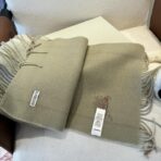 Burberry·巴宝莉双面围巾 米绿拼色 - Imagem 2