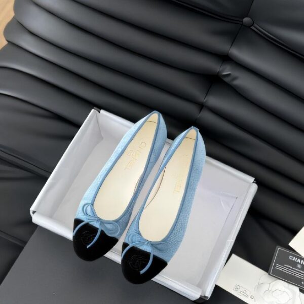 Chanel 新色芭蕾舞鞋 蓝黑配色