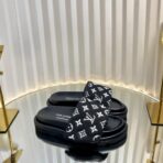 LV 2025爆款 浮雕logo 压花 凉拖鞋 - Image 4