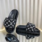 LV 2025爆款 浮雕logo 压花 凉拖鞋 - Image 2