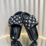 LV 2025爆款 浮雕logo 压花 凉拖鞋 - Image 3