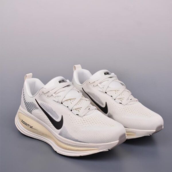 Nike Air Zoom Vomero 18 白色