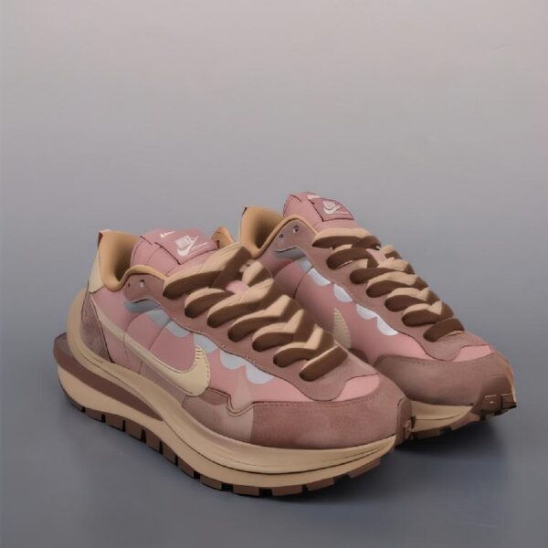 Sacai x NIKE VAPORWAFFLE 粉棕色