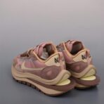 Sacai x NIKE VAPORWAFFLE 粉棕色 - Imagem 2