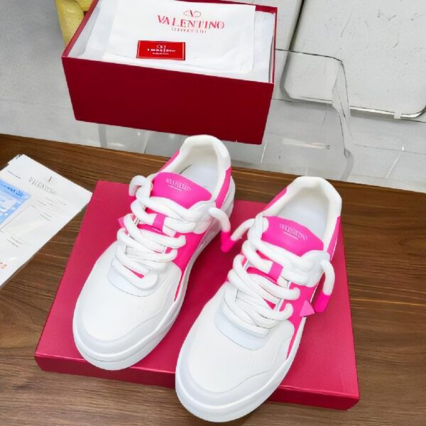 Valentino Garavani One Stud XL Low-Top Trainer（华伦天奴 Garavani One Stud XL 低帮运动鞋）白粉拼色