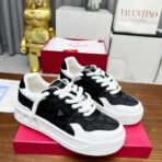 Valentino Garavani One Stud XL Low-Top Trainer（华伦天奴 Garavani One Stud XL 低帮运动鞋）黑白拼色 - Imagem 4