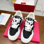 Valentino Garavani One Stud XL Low-Top Trainer（华伦天奴 Garavani One Stud XL 低帮运动鞋）黑白拼色