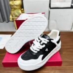Valentino Garavani One Stud XL Low-Top Trainer（华伦天奴 Garavani One Stud XL 低帮运动鞋）黑白拼色 - Imagem 3