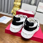 Valentino Garavani One Stud XL Low-Top Trainer（华伦天奴 Garavani One Stud XL 低帮运动鞋）黑白拼色 - Imagem 2