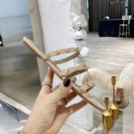 Valentino华伦天奴铆钉经典凉鞋  杏色 - Image 4