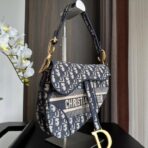 克里斯汀・迪奥（Christian Dior）Saddle 系列深蓝色 Oblique 提花帆布 D 形吊饰马鞍包 - Image 2
