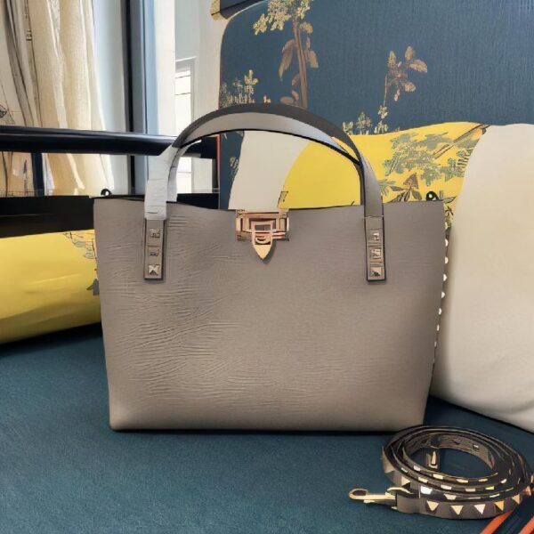 华伦天奴 Valentino Garavani Rockstud 粒面小牛皮托特包  灰色小号