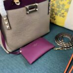 华伦天奴 Valentino Garavani Rockstud 粒面小牛皮托特包  灰色小号 - Imagem 4