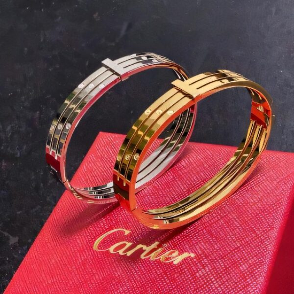 卡地亚（Cartier）Clash de Cartier 系列 18K 金几何纹理宽版手镯