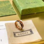 古驰（GUCCI）Icon 系列玫瑰金色金属配木质纹理宽版戒指 - Imagem 3