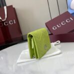 古驰（Gucci）GG Marmont 系列浅绿色绗缝皮革短款钱包 - Imagem 2