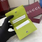 古驰（Gucci）GG Marmont 系列浅绿色绗缝皮革短款钱包 - Imagem 3