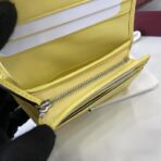古驰（Gucci）GG Marmont 系列浅黄色绗缝皮革短款钱包 - Imagem 4