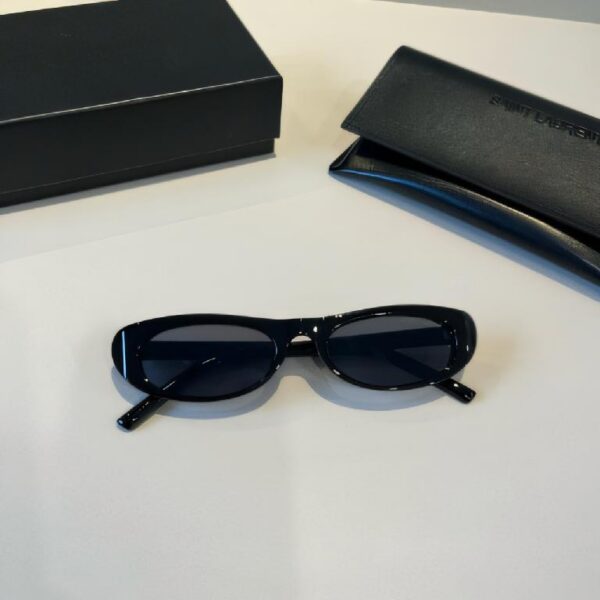 圣罗兰（Yves Saint Laurent）Cat Eye 系列黑色窄框猫眼墨镜